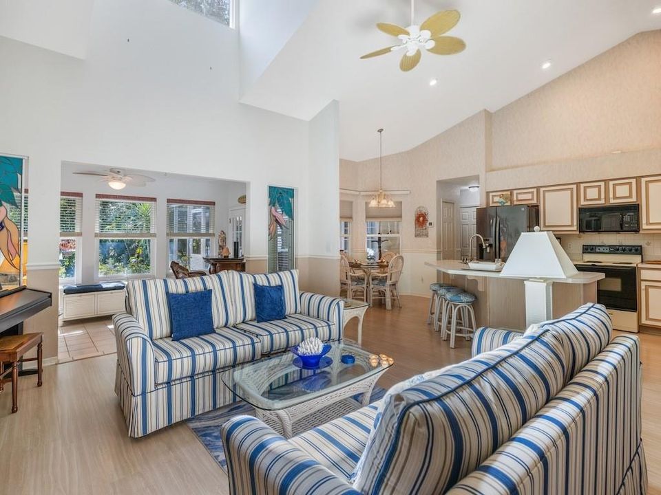 Activo con contrato: $385,000 (3 camas, 2 baños, 2000 Pies cuadrados)