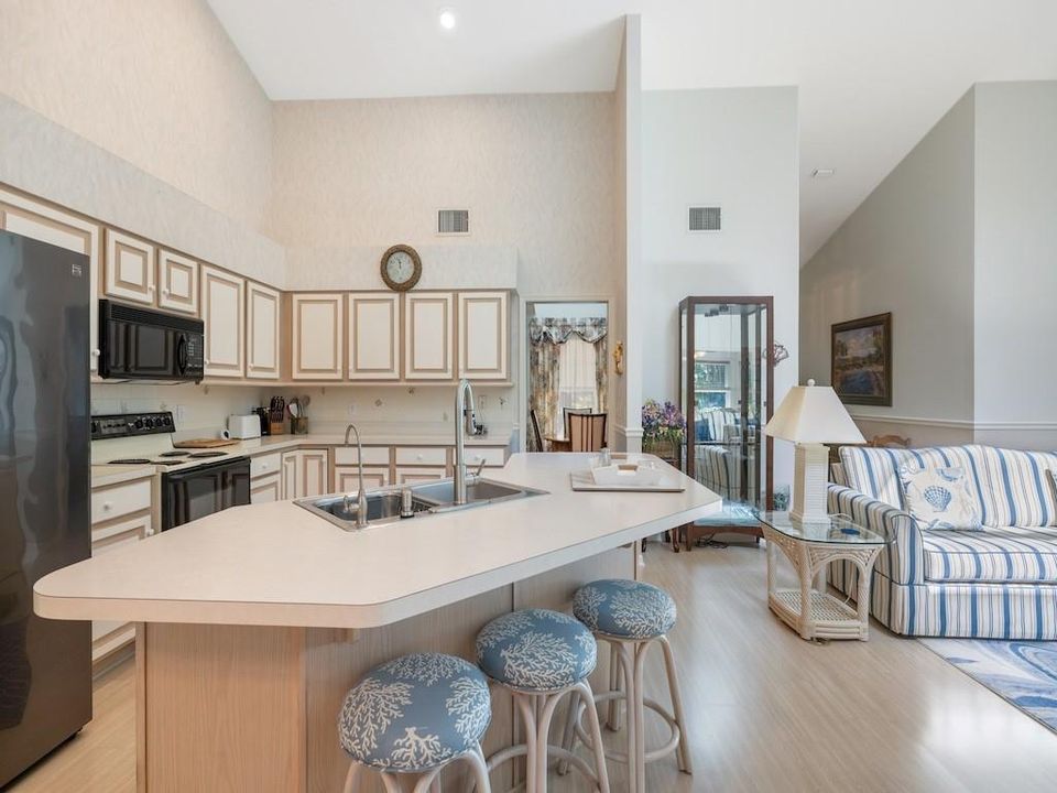 Activo con contrato: $385,000 (3 camas, 2 baños, 2000 Pies cuadrados)