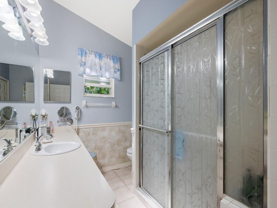 Activo con contrato: $385,000 (3 camas, 2 baños, 2000 Pies cuadrados)