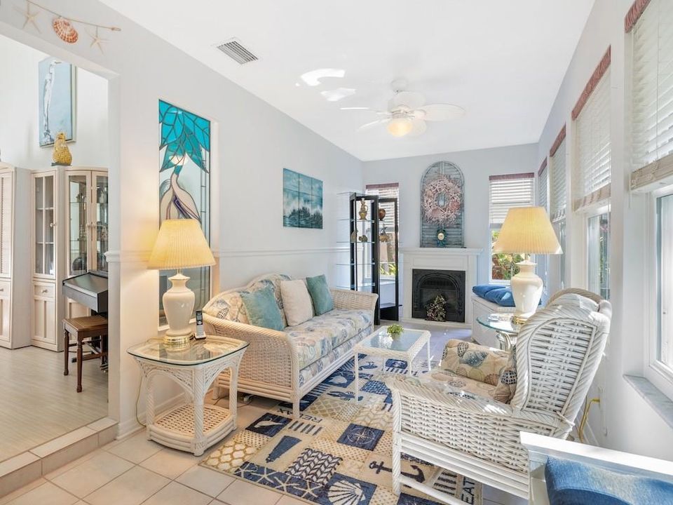 Activo con contrato: $385,000 (3 camas, 2 baños, 2000 Pies cuadrados)