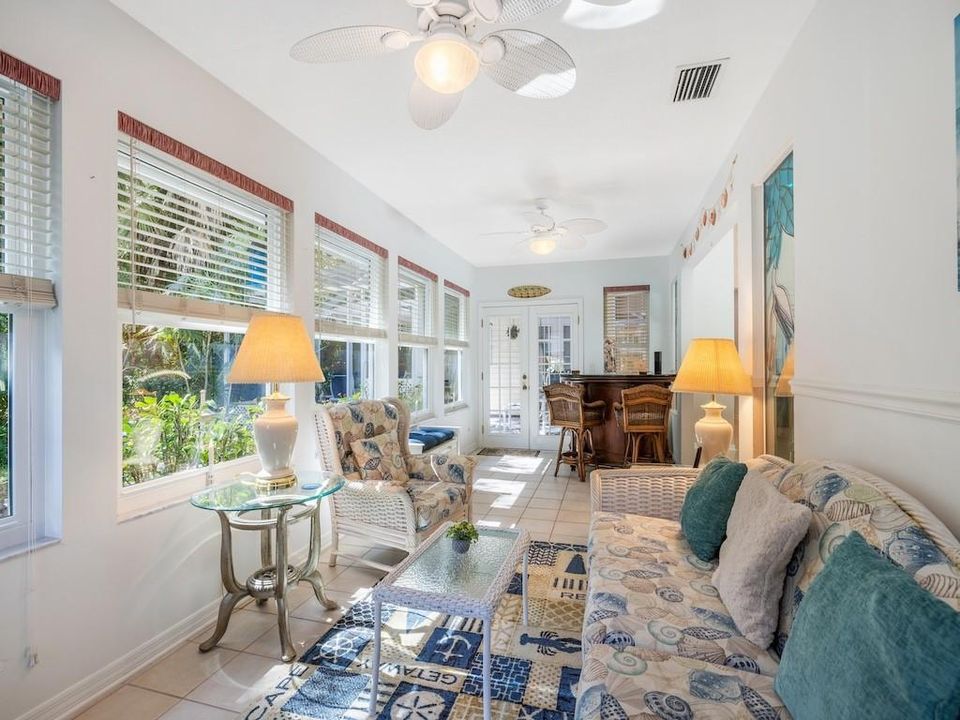 Activo con contrato: $385,000 (3 camas, 2 baños, 2000 Pies cuadrados)