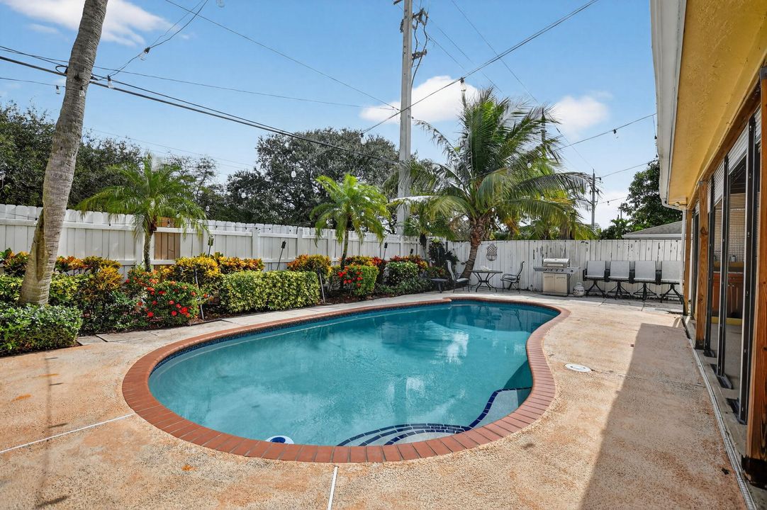 For Sale: $645,000 (4 beds, 2 baths, 1981 Square Feet)