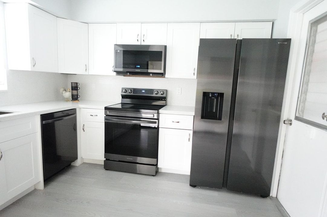 For Rent: $2,950 (2 beds, 2 baths, 1400 Square Feet)