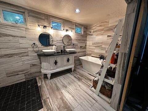 For Rent: $9,500 (4 beds, 2 baths, 2794 Square Feet)