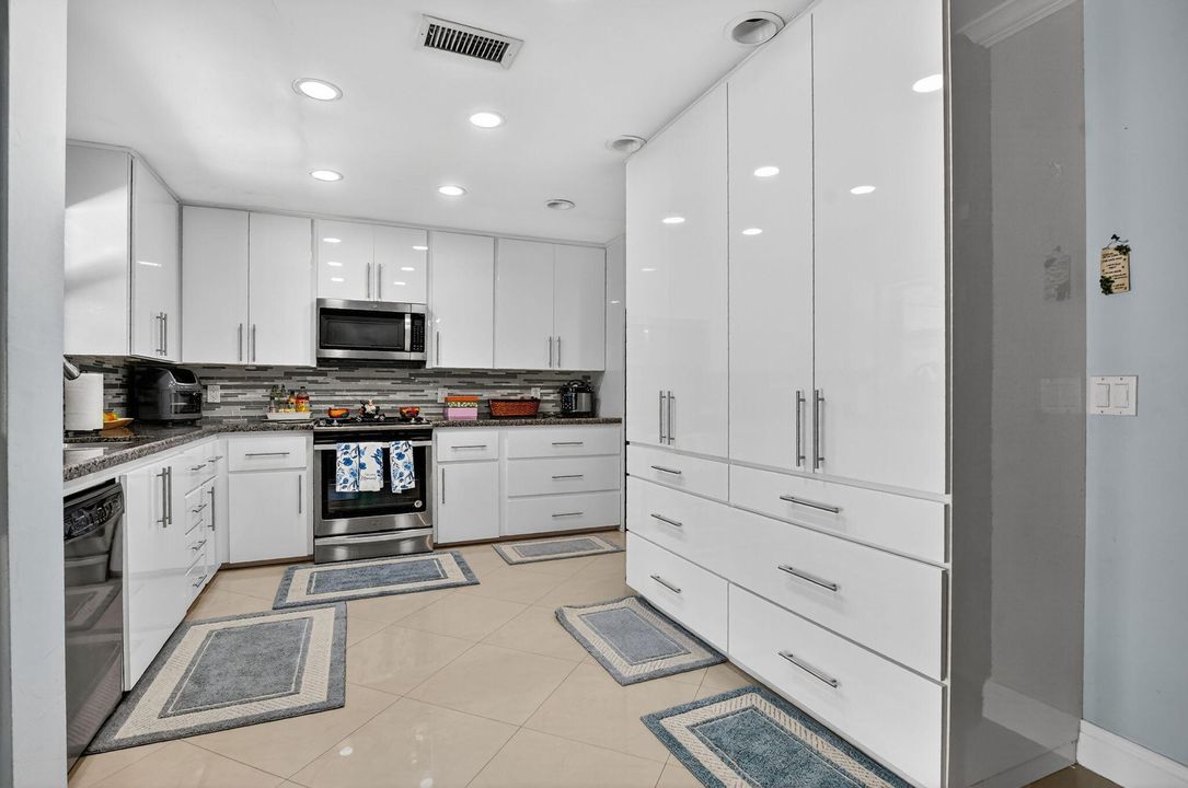 For Sale: $645,000 (4 beds, 2 baths, 1981 Square Feet)