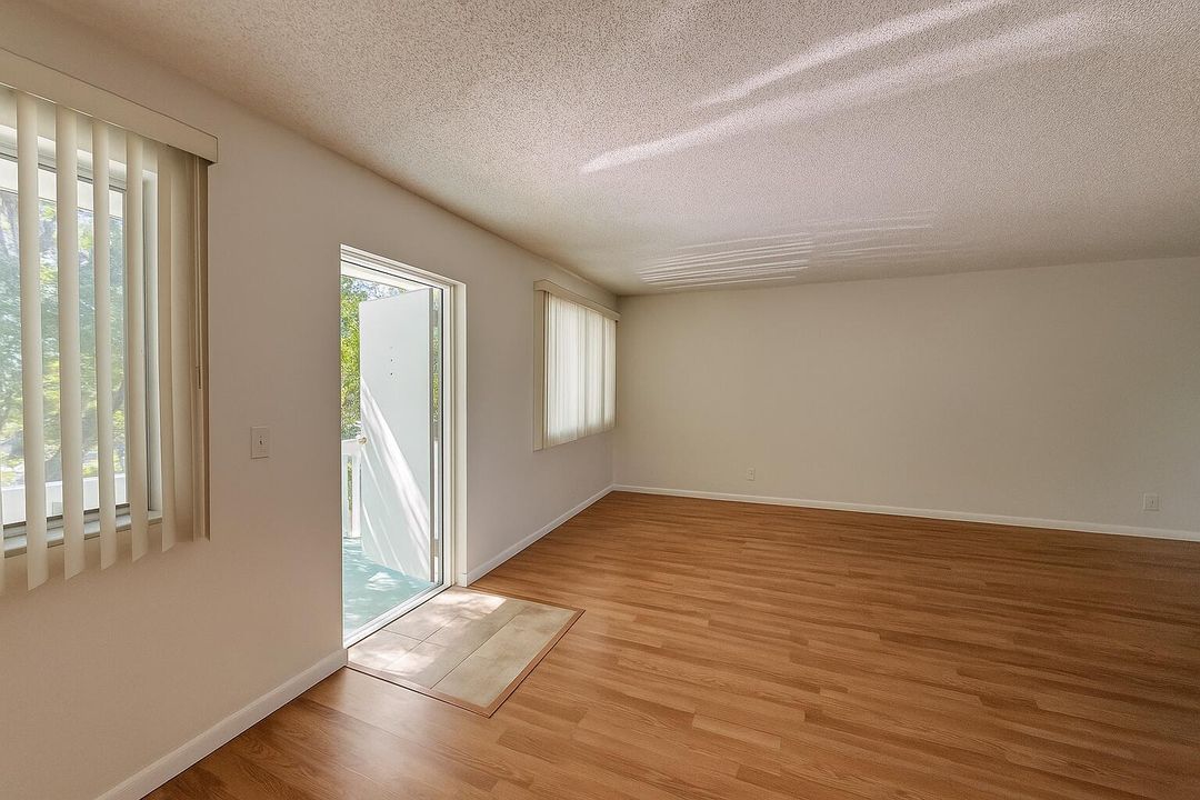 For Sale: $85,000 (2 beds, 1 baths, 850 Square Feet)