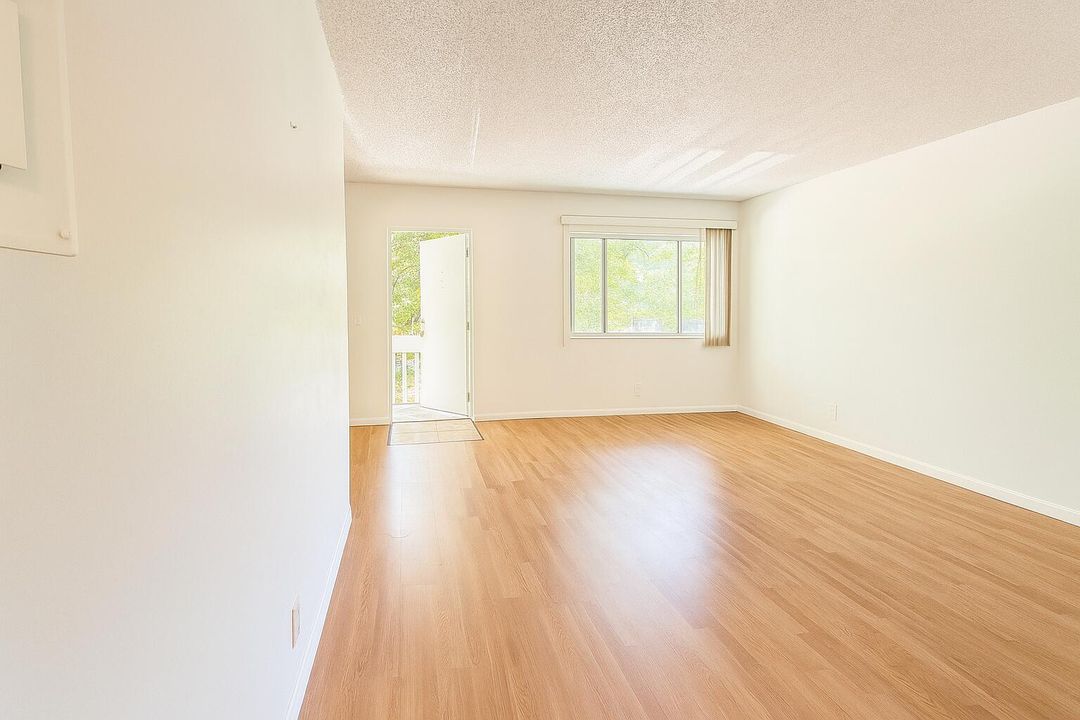 For Sale: $85,000 (2 beds, 1 baths, 850 Square Feet)