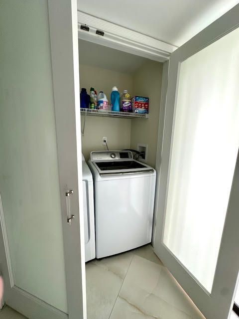 Под контрактом: $9,500 (2 спален, 2 ванн, 1933 Квадратных фут)