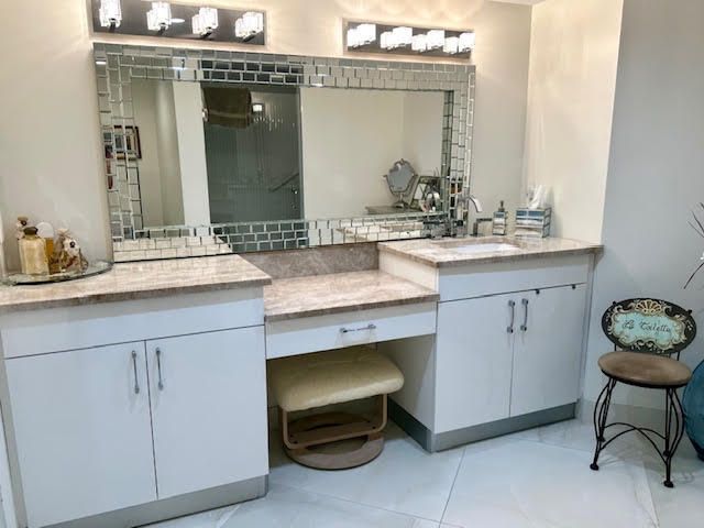 Под контрактом: $9,500 (2 спален, 2 ванн, 1933 Квадратных фут)