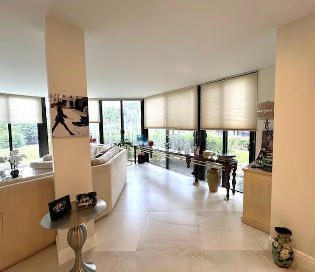 Под контрактом: $9,500 (2 спален, 2 ванн, 1933 Квадратных фут)