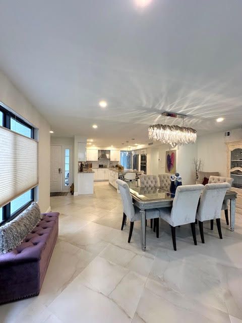 Под контрактом: $9,500 (2 спален, 2 ванн, 1933 Квадратных фут)