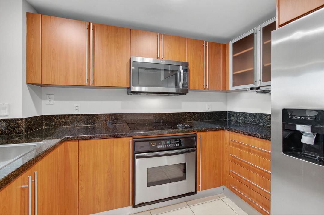 En Venta: $445,000 (2 camas, 2 baños, 1130 Pies cuadrados)