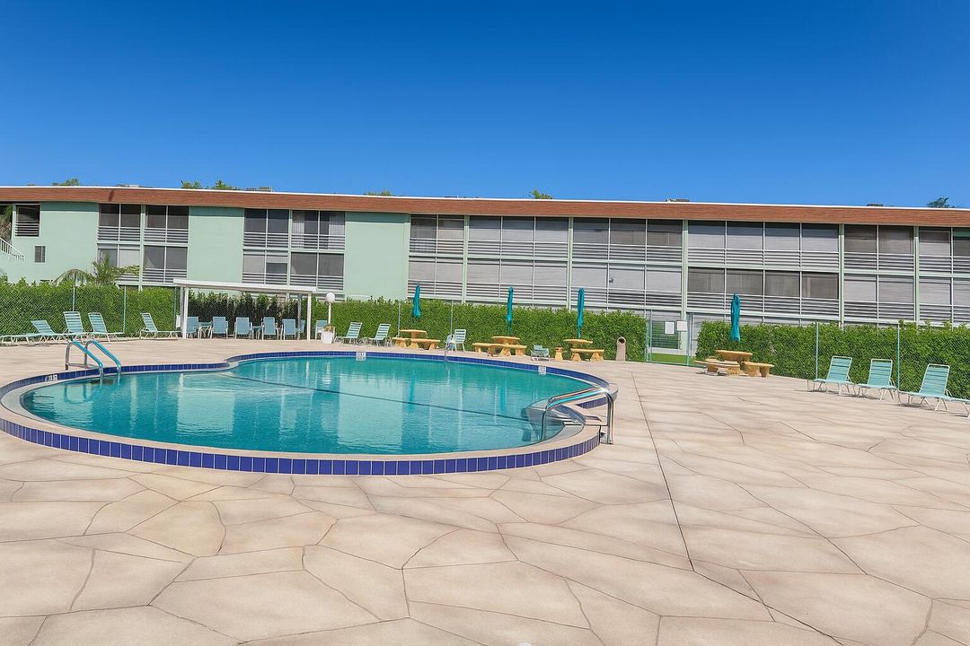 For Sale: $85,000 (2 beds, 1 baths, 850 Square Feet)