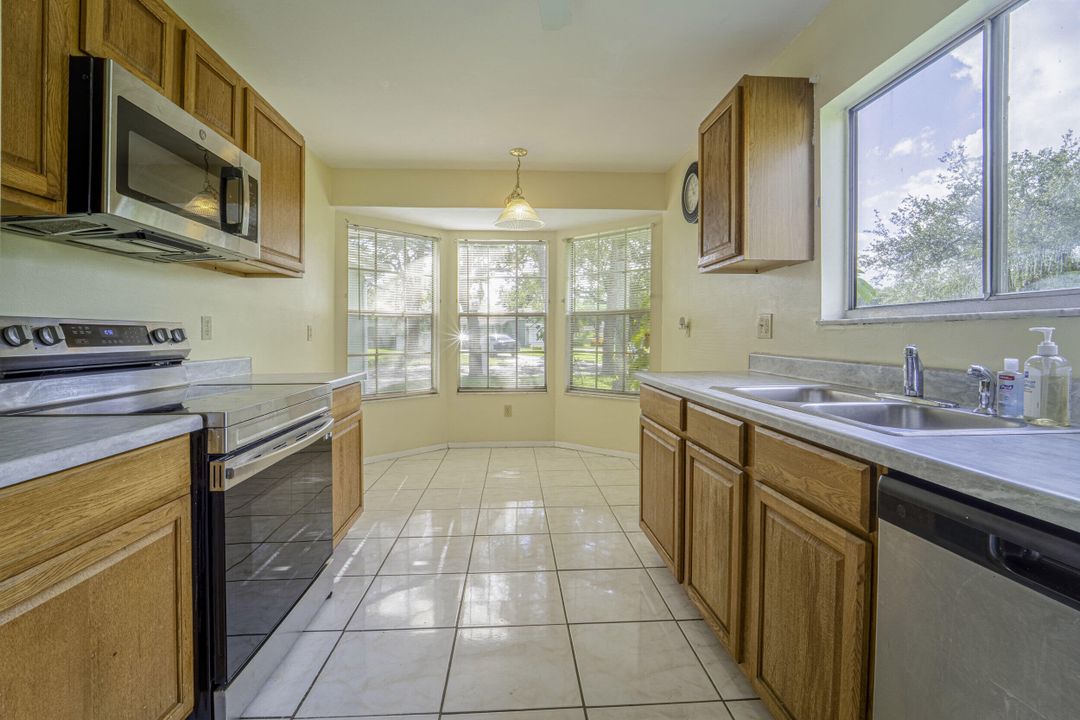 合同活跃: $240,000 (3 贝兹, 2 浴室, 1183 平方英尺)