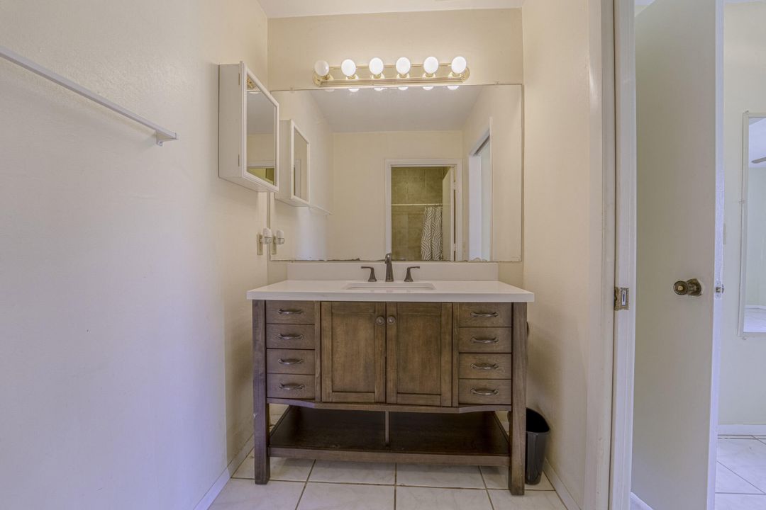 合同活跃: $240,000 (3 贝兹, 2 浴室, 1183 平方英尺)