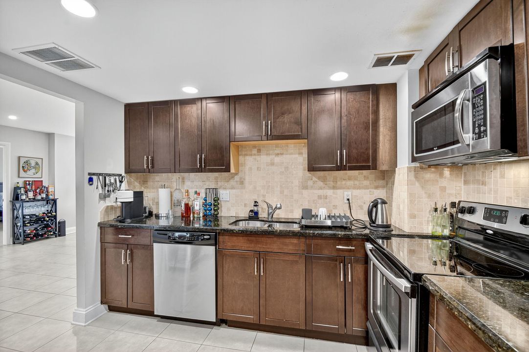 For Rent: $4,200 (2 beds, 2 baths, 1292 Square Feet)