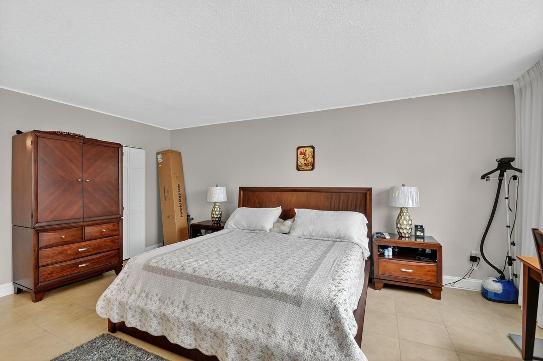 For Rent: $4,200 (2 beds, 2 baths, 1292 Square Feet)