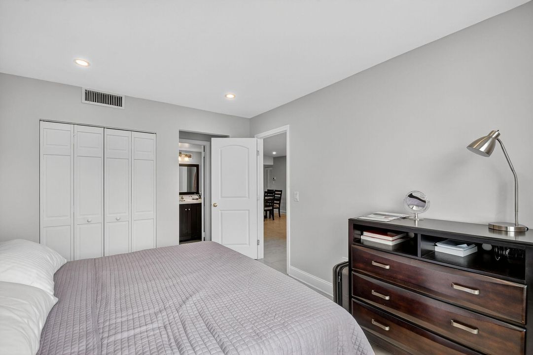 For Rent: $4,200 (2 beds, 2 baths, 1292 Square Feet)