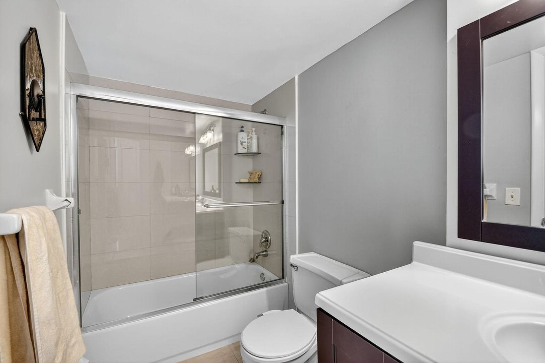 For Rent: $4,200 (2 beds, 2 baths, 1292 Square Feet)