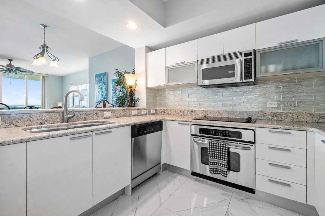 For Rent: $6,500 (3 beds, 3 baths, 1800 Square Feet)