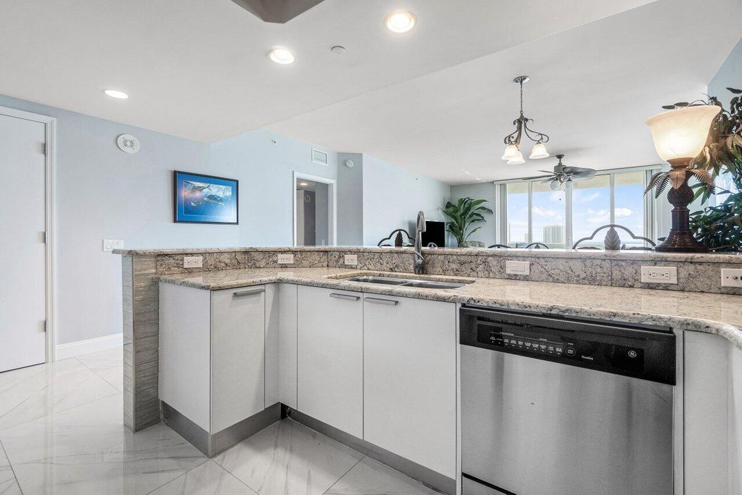 For Rent: $6,500 (3 beds, 3 baths, 1800 Square Feet)