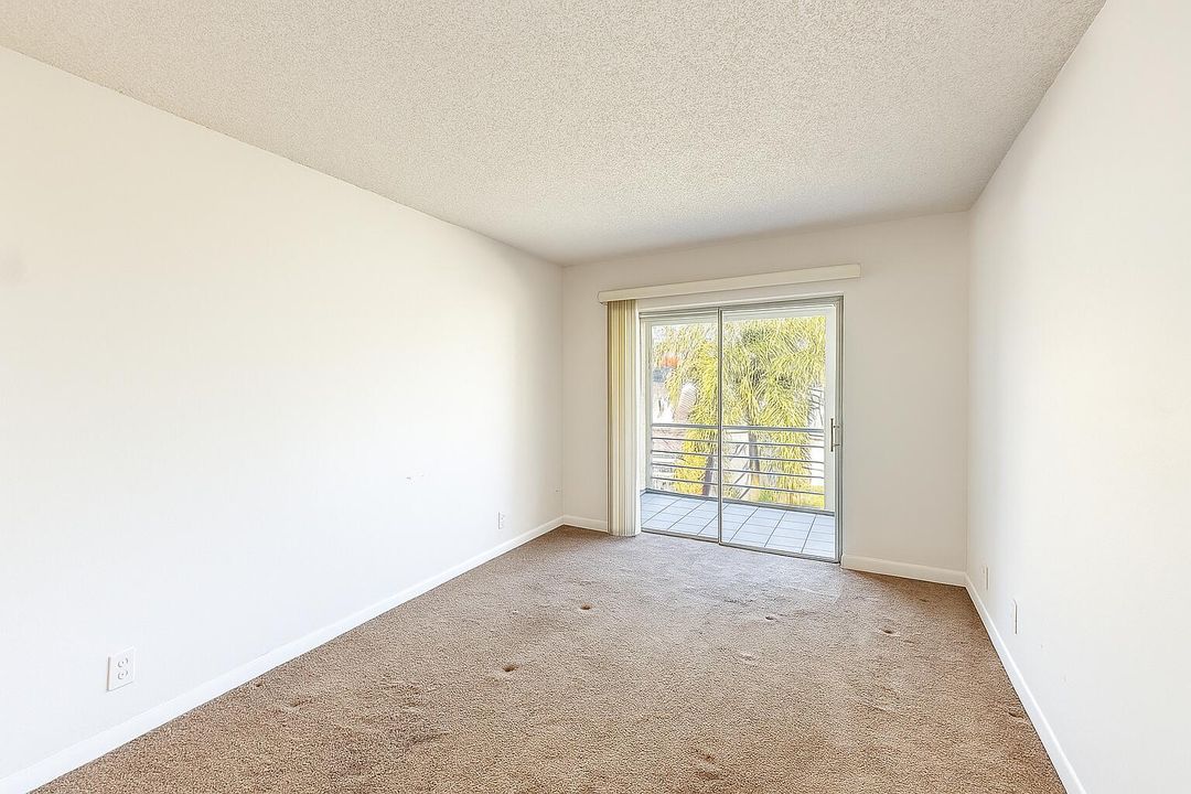 For Sale: $85,000 (2 beds, 1 baths, 850 Square Feet)