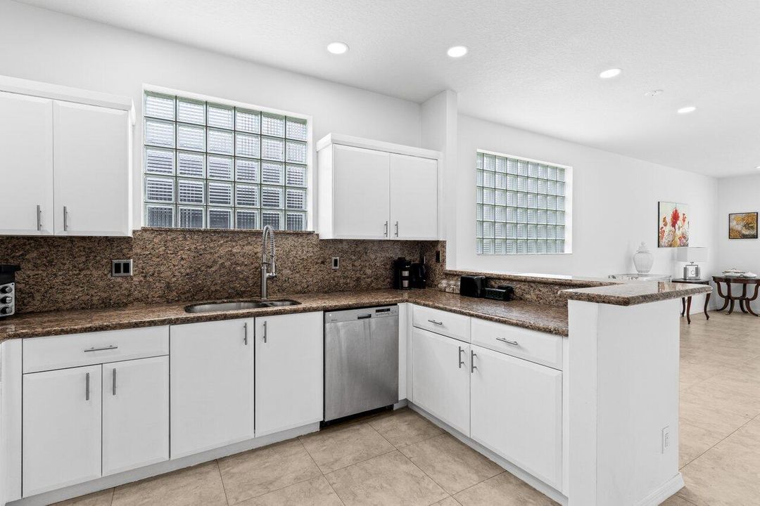 На продажу: $950,000 (5 спален, 3 ванн, 2872 Квадратных фут)