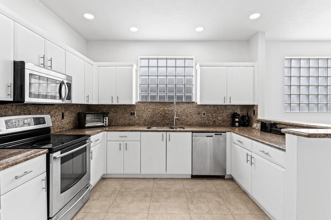 На продажу: $950,000 (5 спален, 3 ванн, 2872 Квадратных фут)