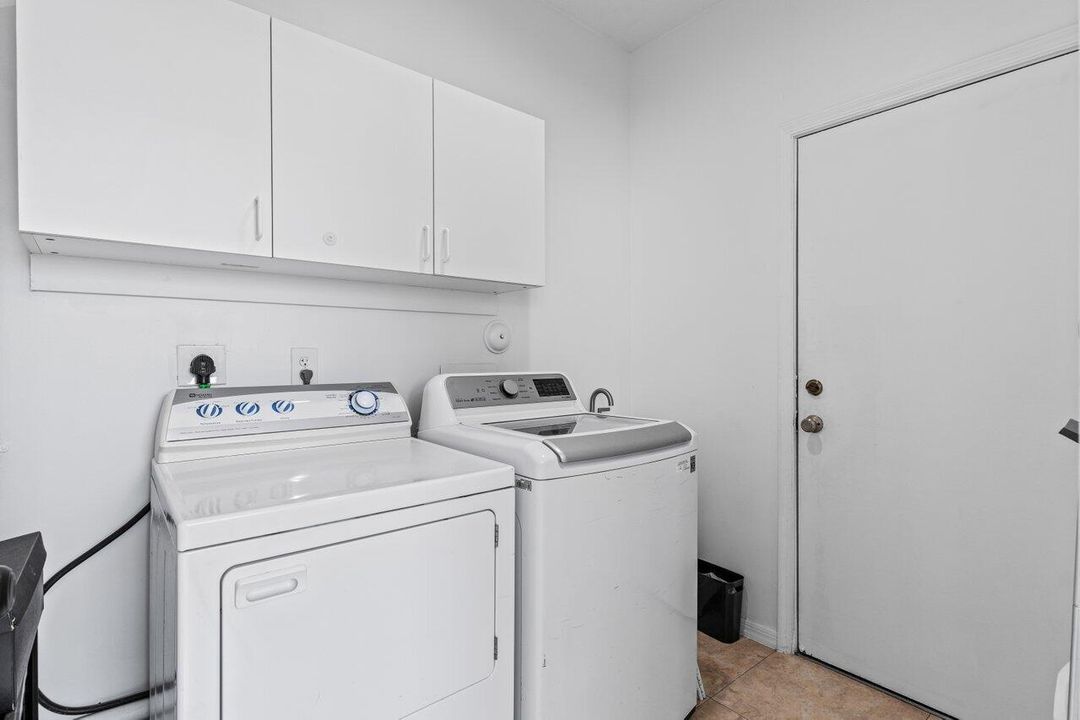 На продажу: $950,000 (5 спален, 3 ванн, 2872 Квадратных фут)