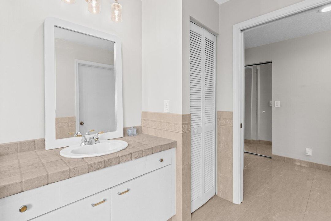 На продажу: $950,000 (5 спален, 3 ванн, 2872 Квадратных фут)