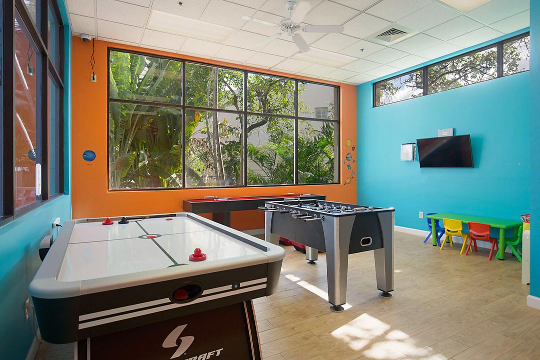 На продажу: $950,000 (5 спален, 3 ванн, 2872 Квадратных фут)