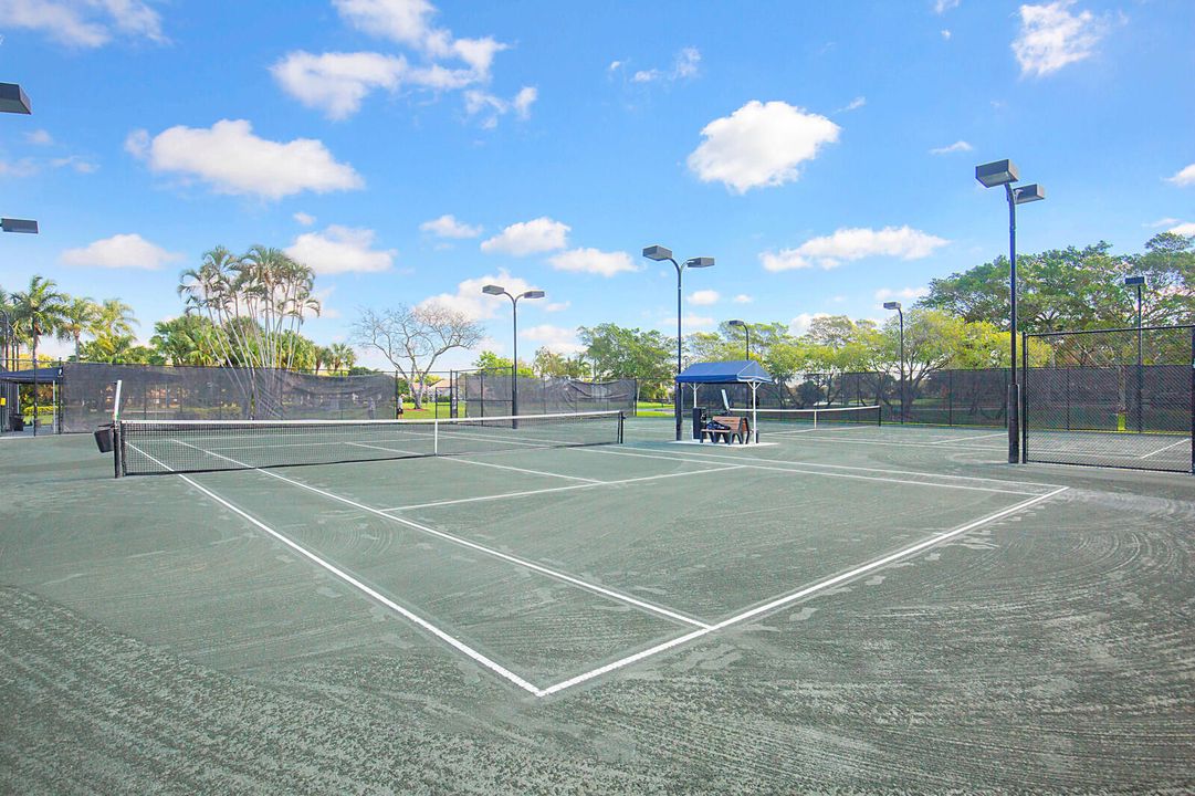 На продажу: $950,000 (5 спален, 3 ванн, 2872 Квадратных фут)