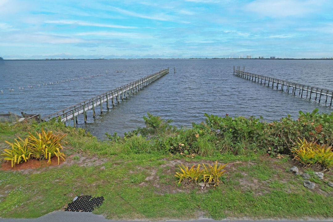 For Sale: $849,000 (3 beds, 2 baths, 2307 Square Feet)