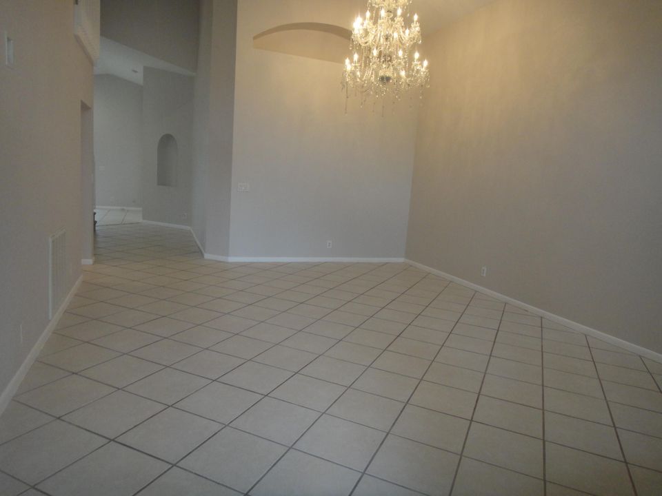 For Rent: $3,800 (4 beds, 2 baths, 2237 Square Feet)