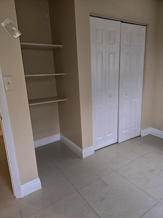 Activo con contrato: $1,600 (2 camas, 1 baños, 818 Pies cuadrados)