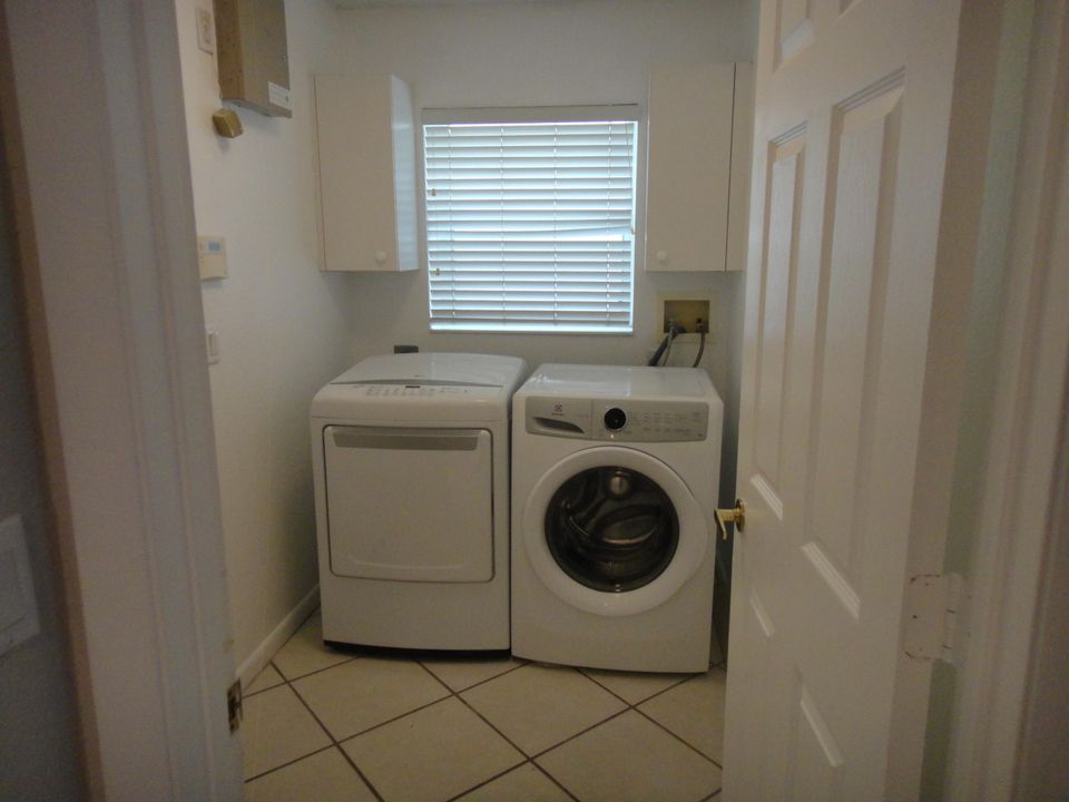 For Rent: $3,800 (4 beds, 2 baths, 2237 Square Feet)