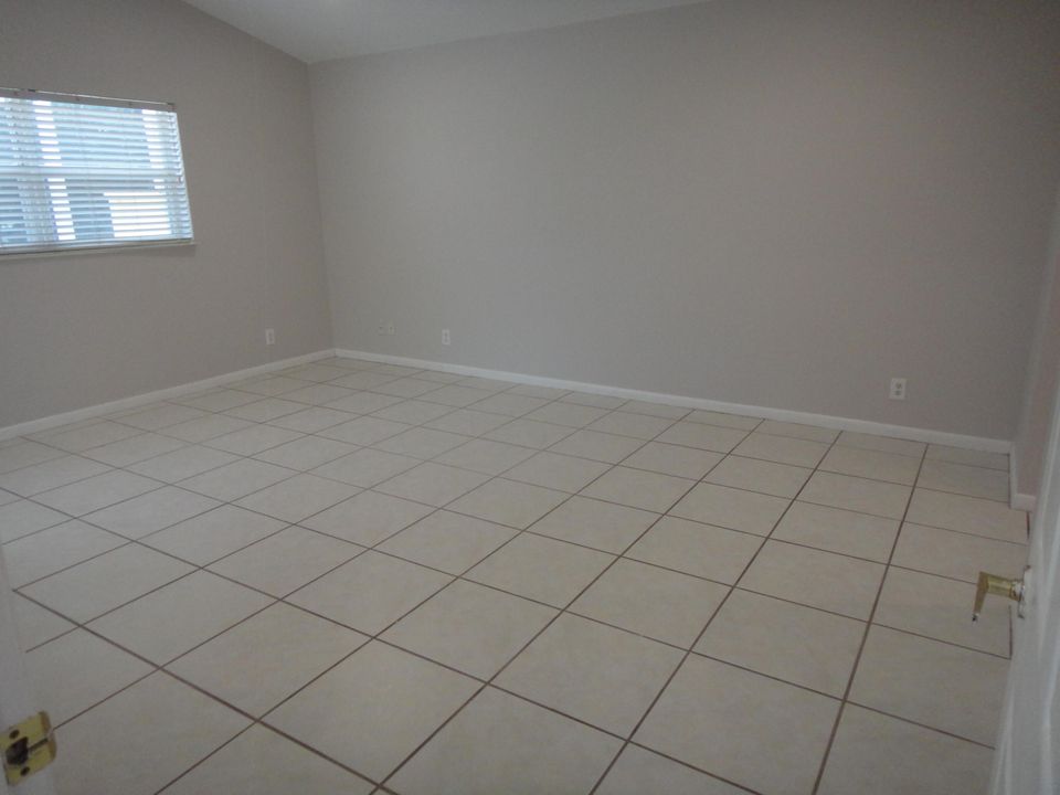 For Rent: $3,800 (4 beds, 2 baths, 2237 Square Feet)