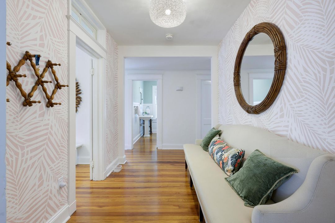 For Sale: $4,150,000 (3 beds, 2 baths, 1728 Square Feet)