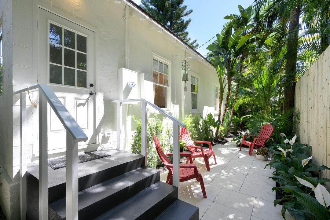 For Sale: $4,150,000 (3 beds, 2 baths, 1728 Square Feet)