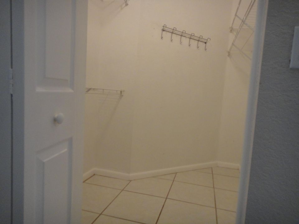 For Rent: $3,800 (4 beds, 2 baths, 2237 Square Feet)