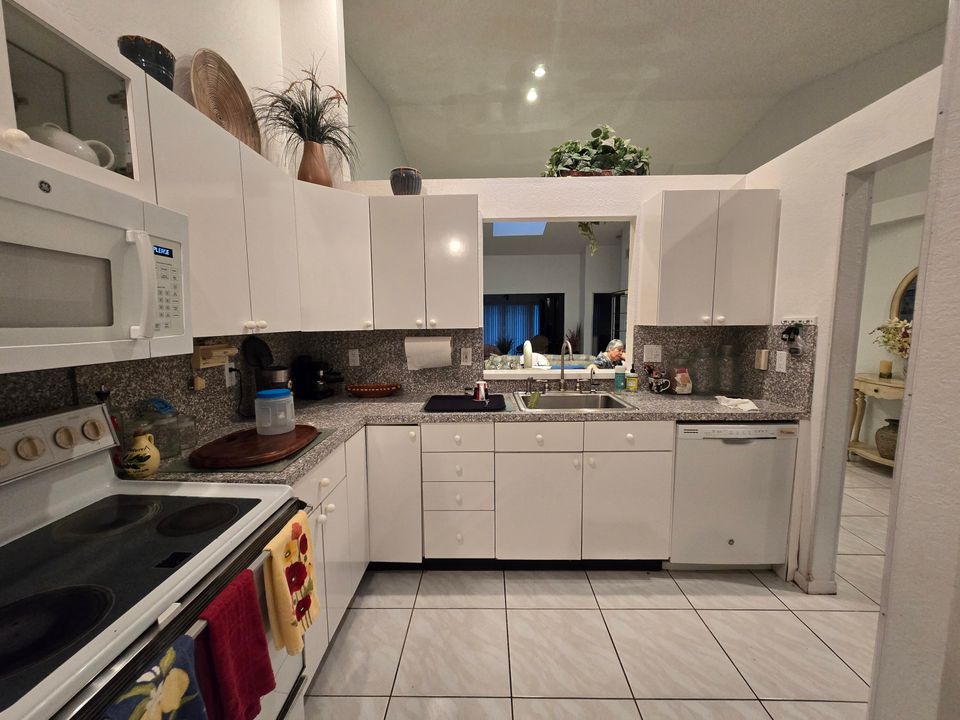 For Sale: $350,000 (3 beds, 2 baths, 1508 Square Feet)