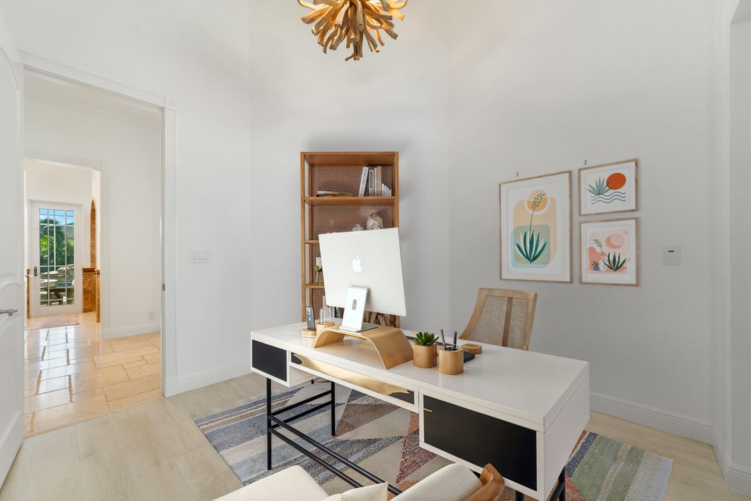 Под контрактом: $1,350,000 (5 спален, 6 ванн, 4095 Квадратных фут)