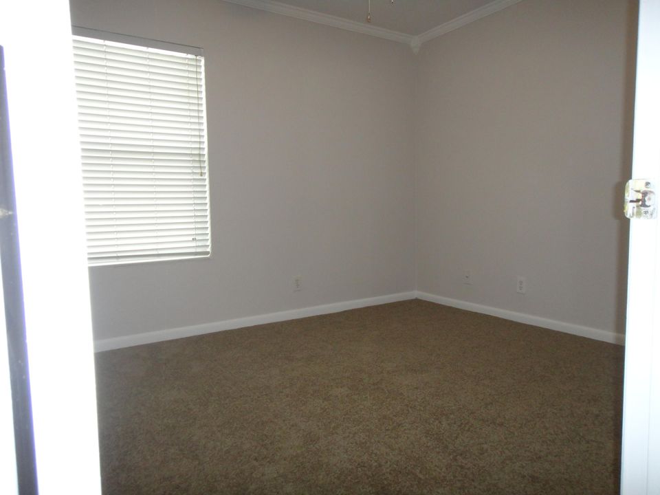 For Rent: $3,800 (4 beds, 2 baths, 2237 Square Feet)