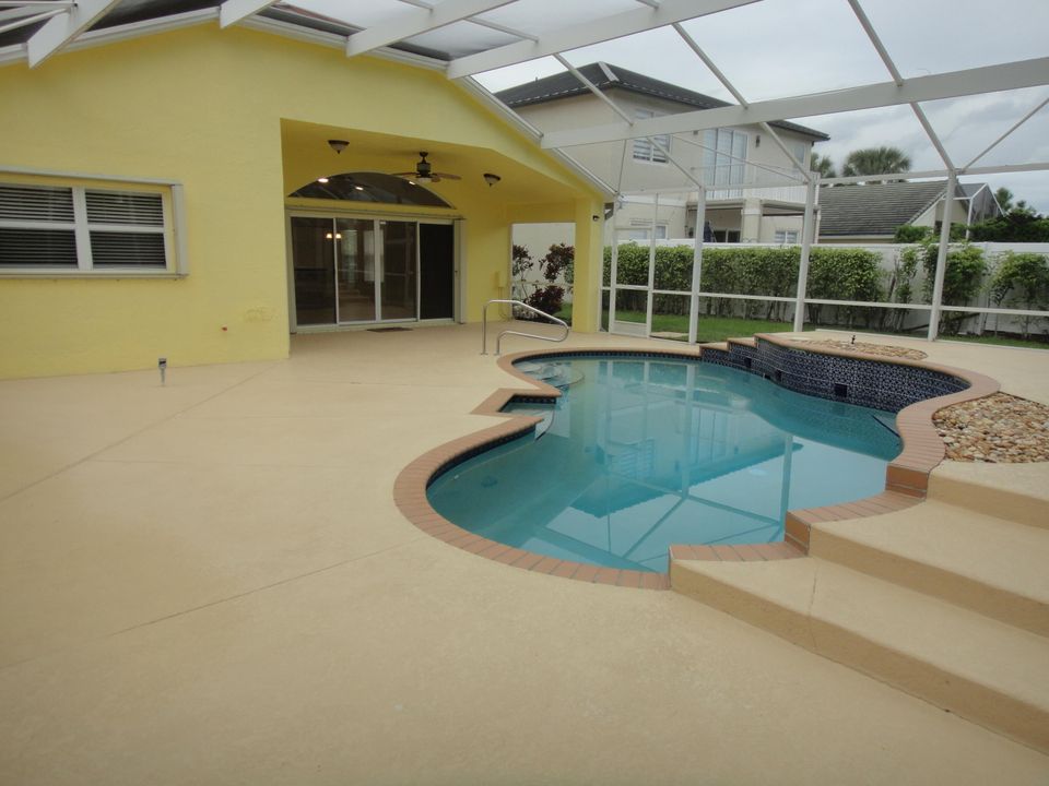 For Rent: $3,800 (4 beds, 2 baths, 2237 Square Feet)