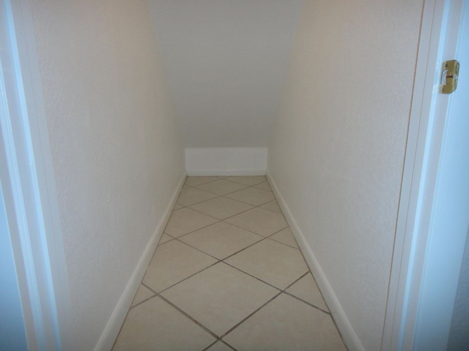 For Rent: $3,800 (4 beds, 2 baths, 2237 Square Feet)