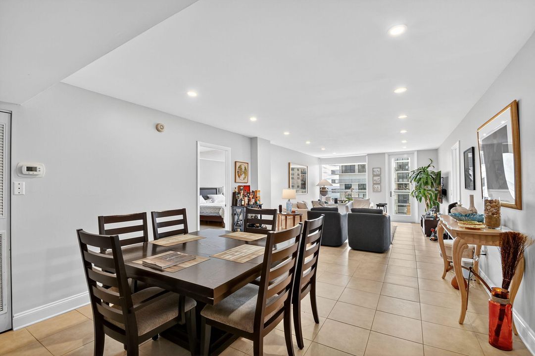 Active With Contract: $600,000 (2 beds, 2 baths, 1292 Square Feet)