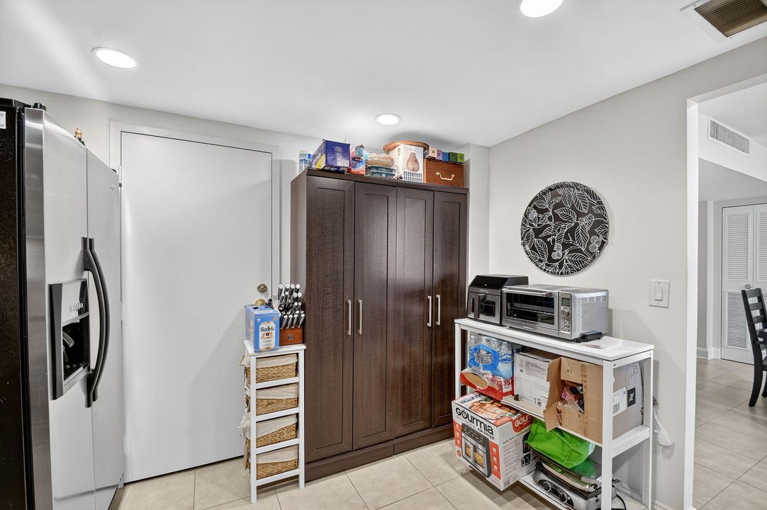 Active With Contract: $600,000 (2 beds, 2 baths, 1292 Square Feet)