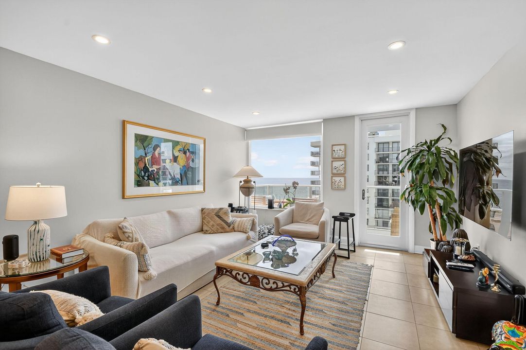 Active With Contract: $600,000 (2 beds, 2 baths, 1292 Square Feet)