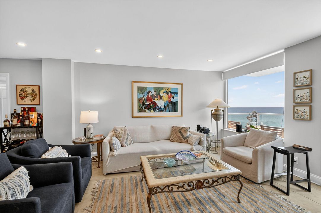 Active With Contract: $600,000 (2 beds, 2 baths, 1292 Square Feet)