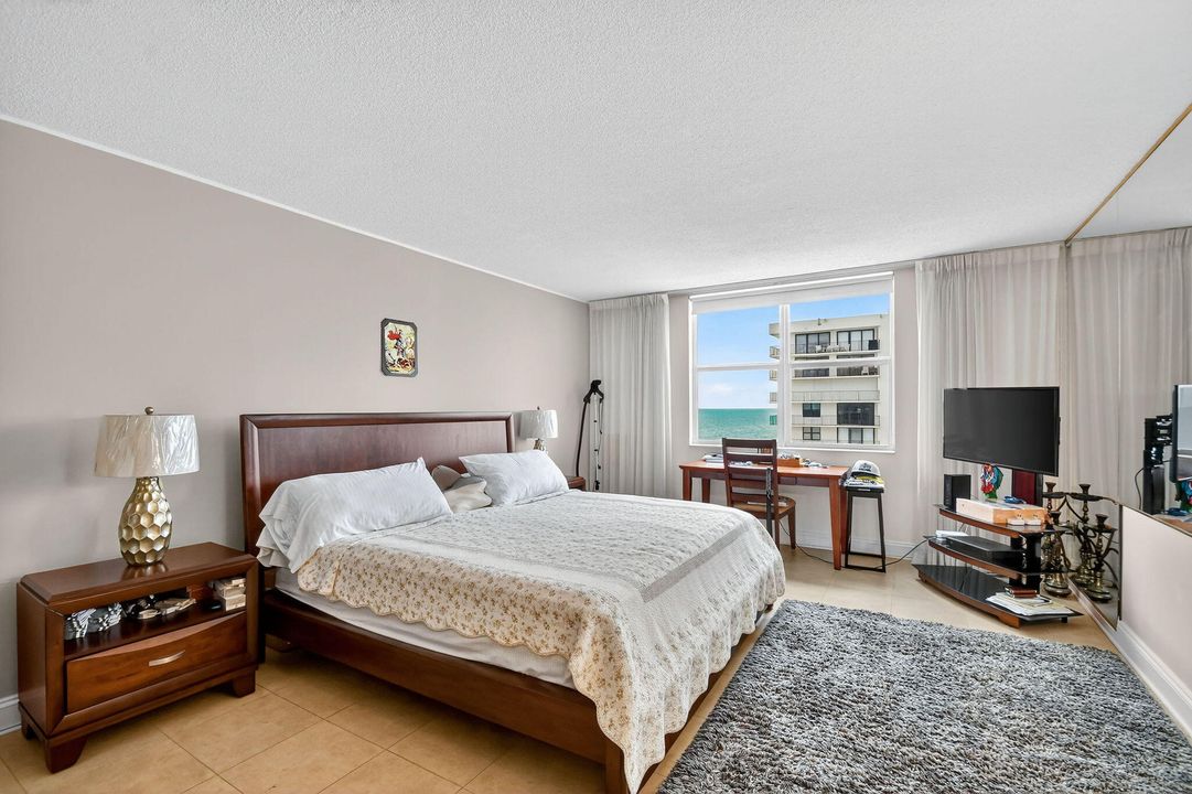 Active With Contract: $600,000 (2 beds, 2 baths, 1292 Square Feet)